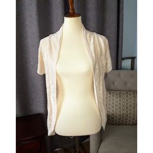 Short sleeved light knit over shirt